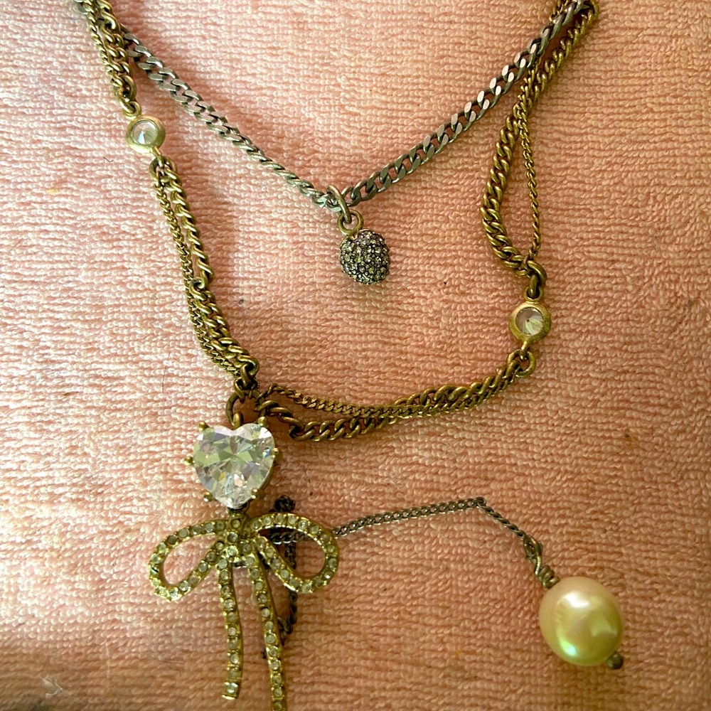 JUICY COUTURE BOW TIE NECKLACE